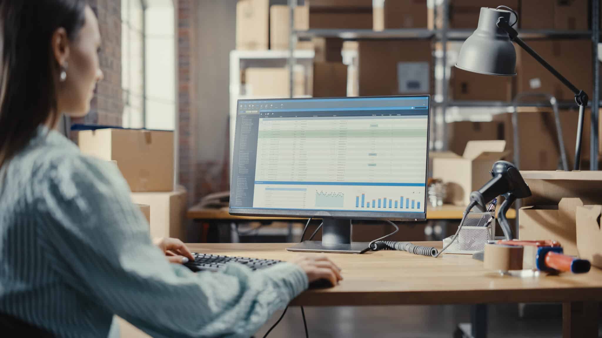 Gérante d'un e-commerce utilisant un Order management system (OMS) pour le suivi de ses commandes et pour échanger les informations nécessaires à son logisticien