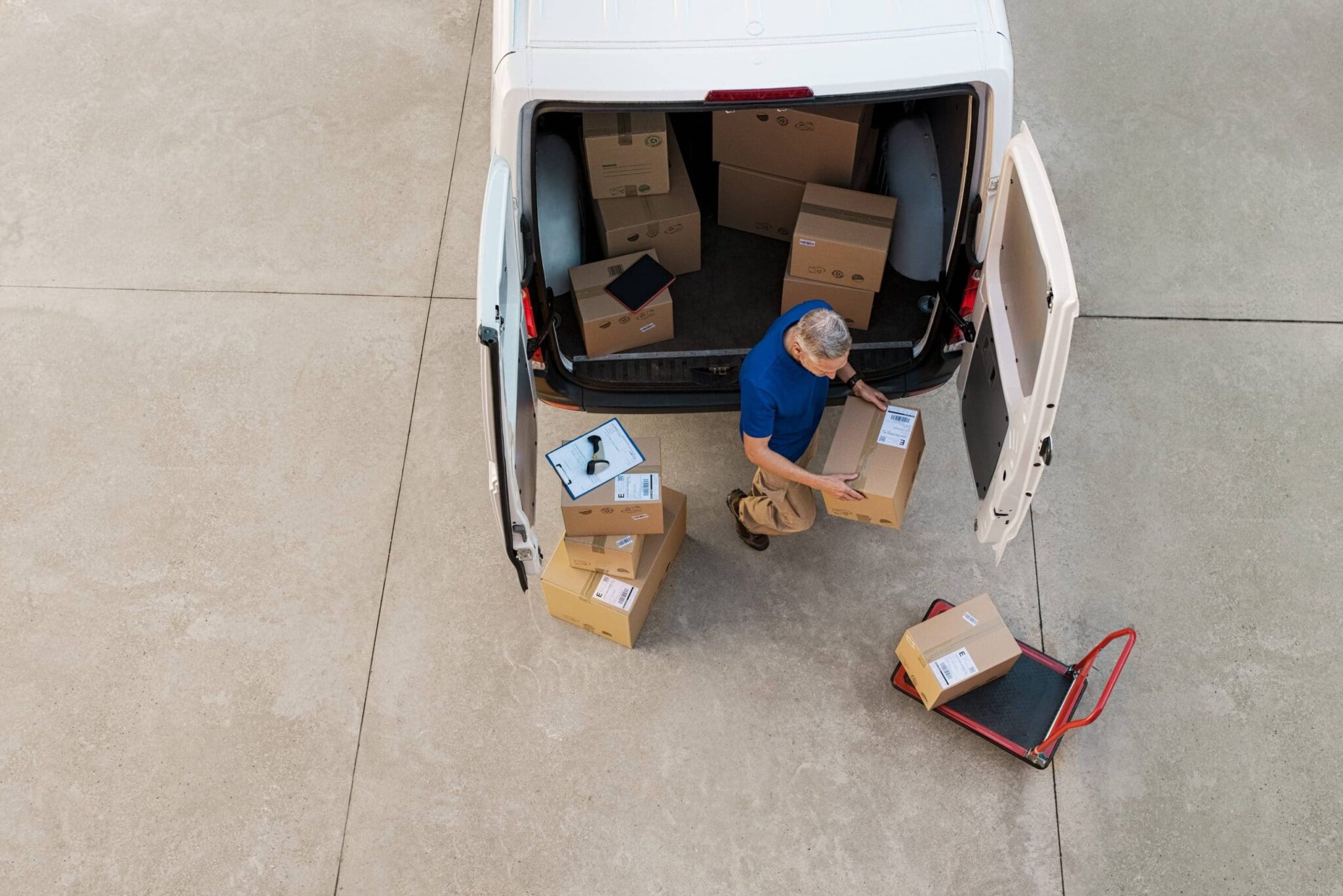 livreur-e-commerce-avec-logiciel-tms
