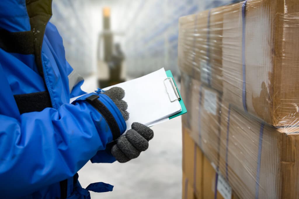 man-who-optimizes-his-shipping-costs e-commerce