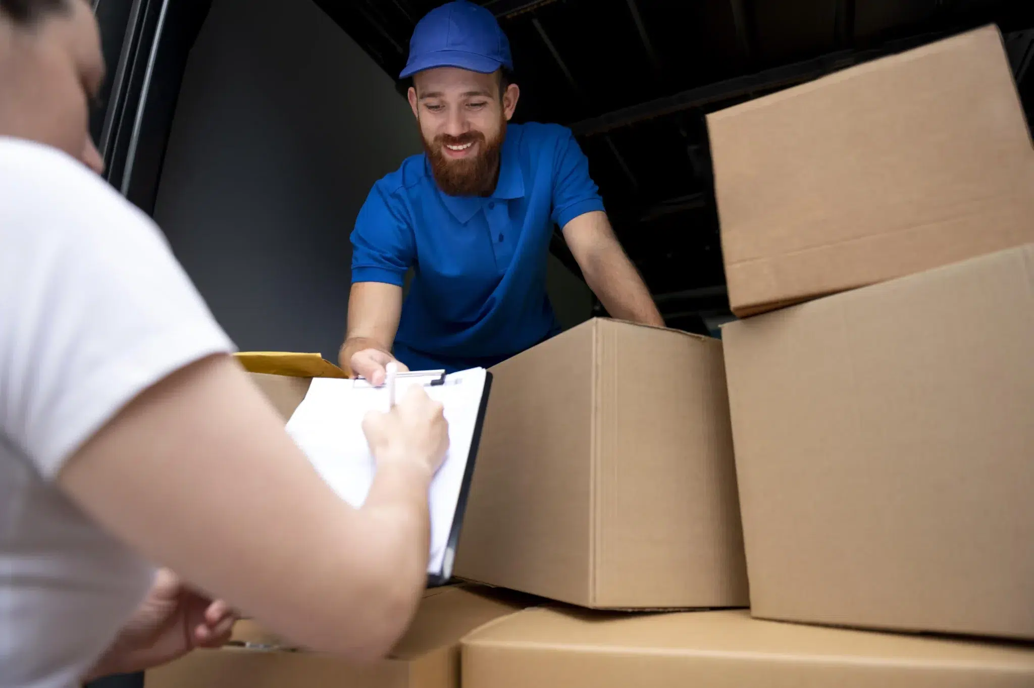 livreur en exercice pour livraison express